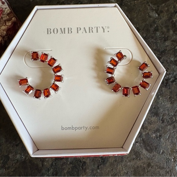 Bomb Party Earrings January - Picture 2 of 5
